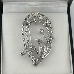 Simply gorgeous Vintage Titan Sterling Silver 925 brooch with clear stones